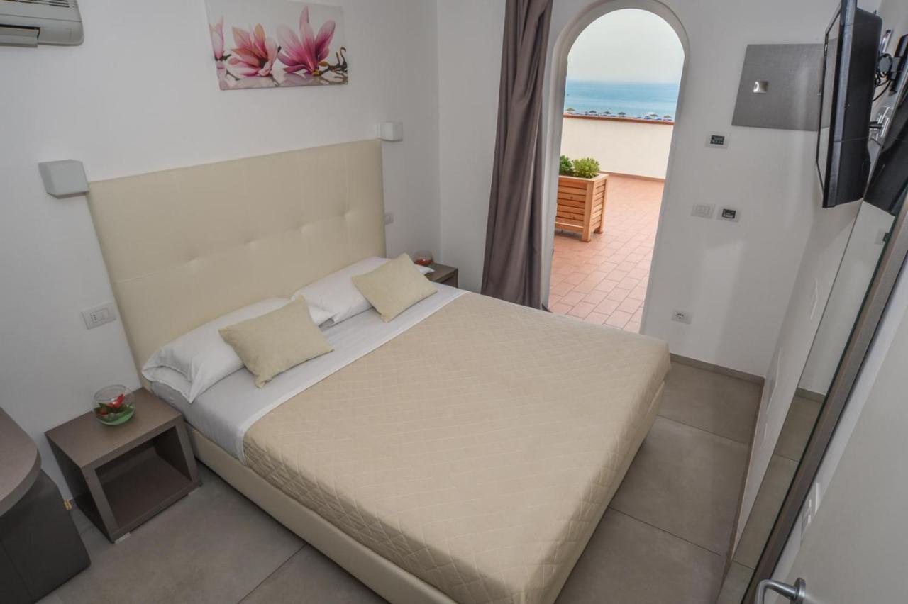 Hotel Villa Augustea Rimini Eksteriør billede